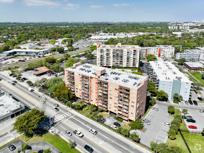Building Photo - Three Horizons South