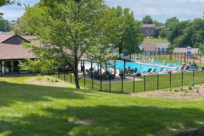 Building Photo - Stunning Condo Unit - 2 Bedroom with Balcony - Hopewell Township