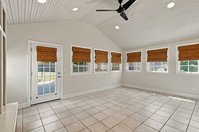 Building Photo - 2023 Galbraith Dr
