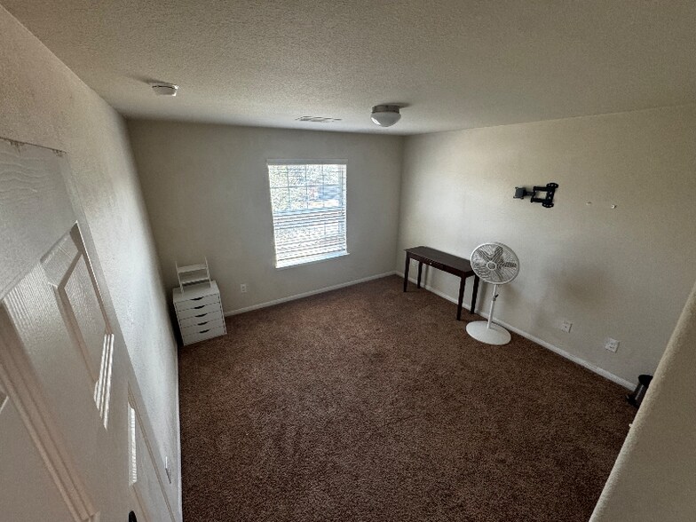 Building Photo - 1 Quarterhorse Dr