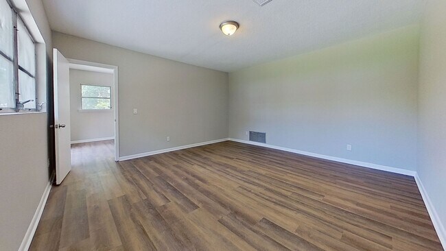 Building Photo - Beautifully Updated 4-Bedroom Home with Modern Finishes & Spacious Backyard