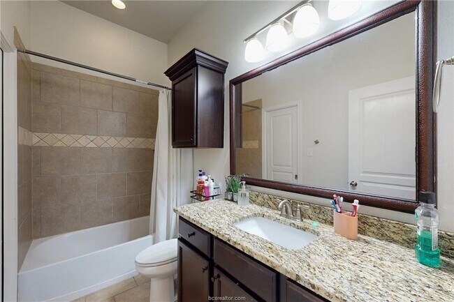 Building Photo - 2507 Hailes Ln