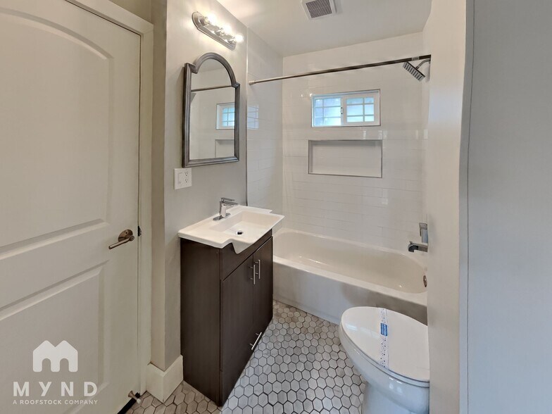 Building Photo - 1078 16th St