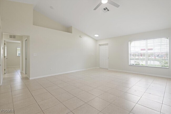 Building Photo - 1529 SW 15th Pl