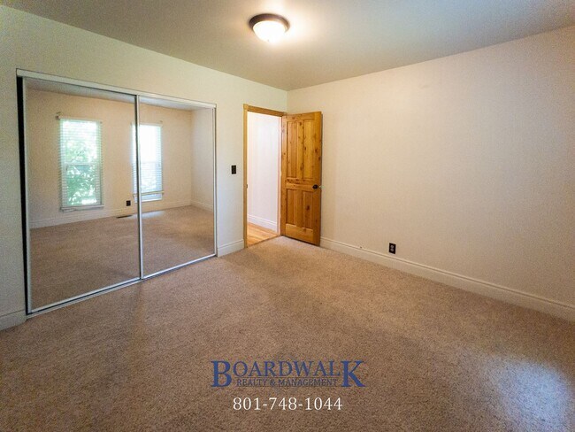 Building Photo - 1781 Lincoln Ln