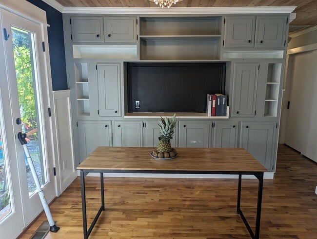 Building Photo - Stunning 4-Bedroom Home in Desirable Central Kitsap Location