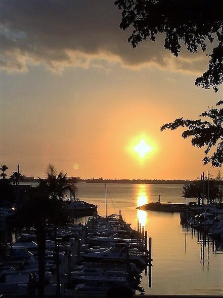 Building Photo - Waterfront! Annual Lease,  2 bedroom 2 bath plus bonus room