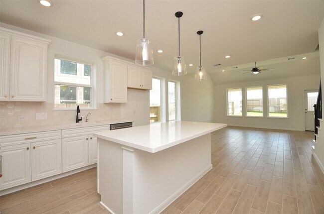 Building Photo - 5631 Pearl Vis Dr