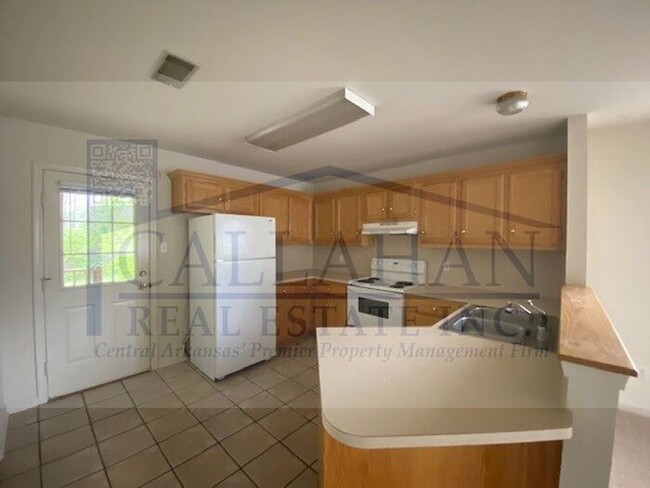 Building Photo - Sherwood 2 Bedroom Townhome