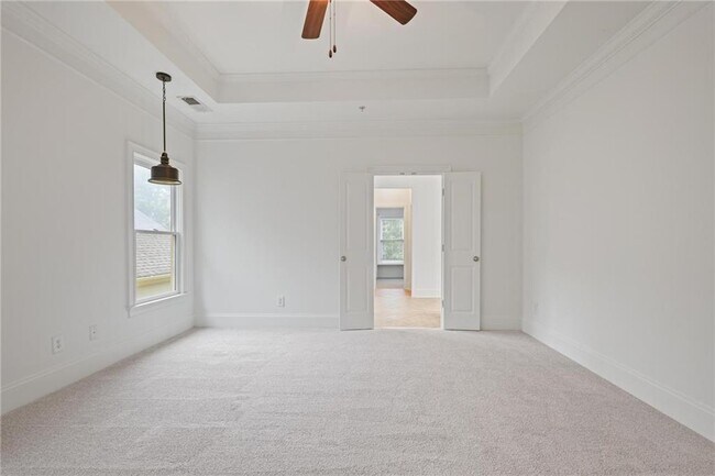 Building Photo - 232 Hunt St NE