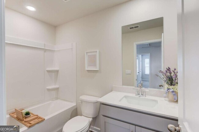 Building Photo - 1325 Lyon Wy Dr