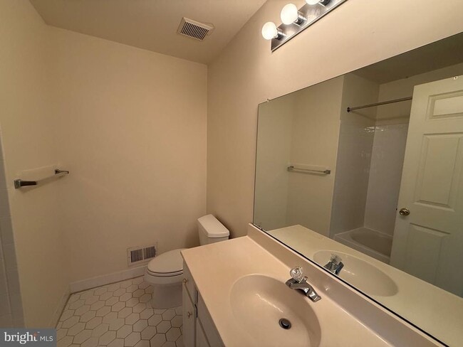 Building Photo - 256 Fountayne Ln