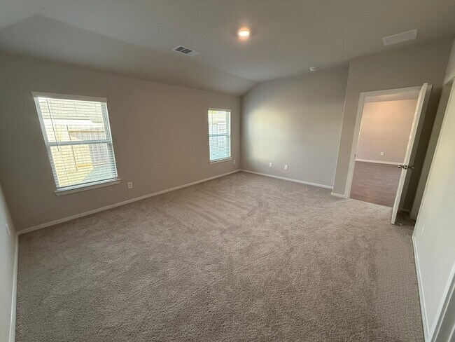 Building Photo - 2027 Summer Night Dr