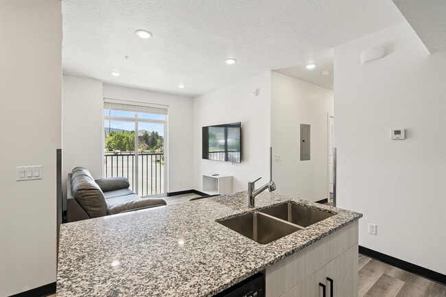 Building Photo - Harding Ave Lofts