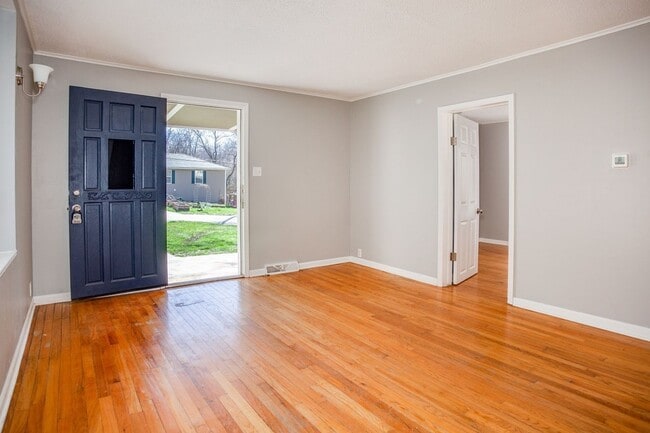 Building Photo - Freshly Updated 2-Bed Home in Independence!