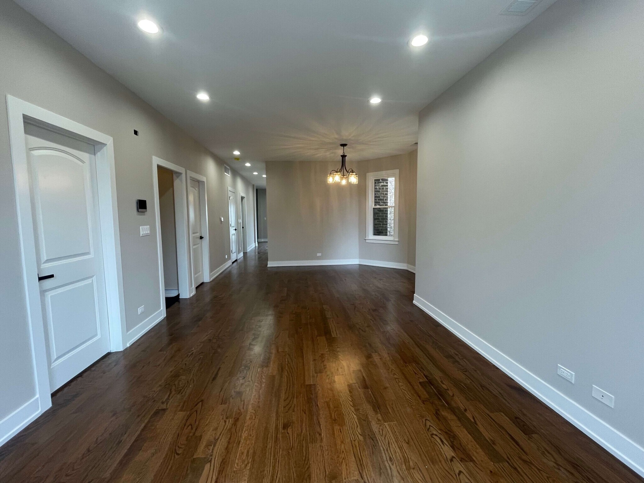 Building Photo - 3141 N Ridgeway Ave