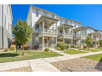 Building Photo - Large 2B/2.5B Townhouse with Modern Upgrad...