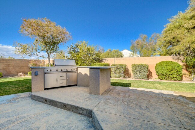 Building Photo - Anthem country Club Golf Community Beauty