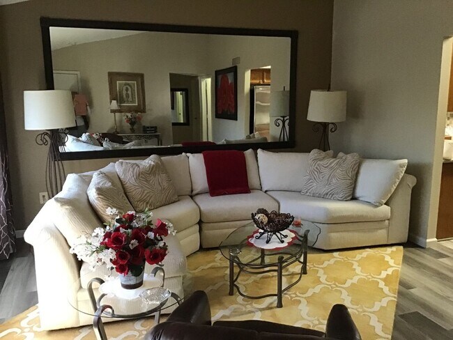 Building Photo - Charming 2BR House in Sun City West