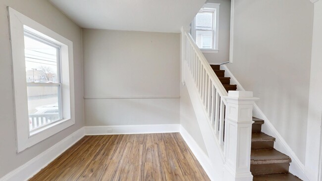 Building Photo - Lease to own! 5 bedroom/1 bath, Old Brooklyn.