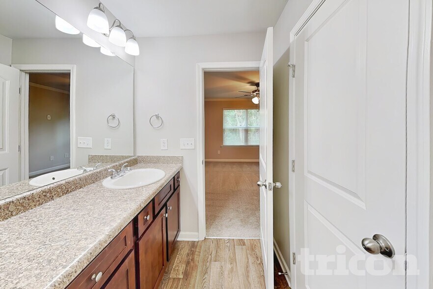 Building Photo - 2292 Shady Dr