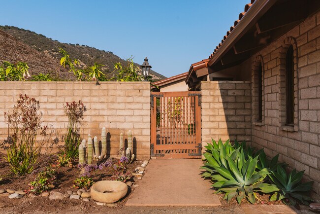 Building Photo - 3330 Foothill Rd