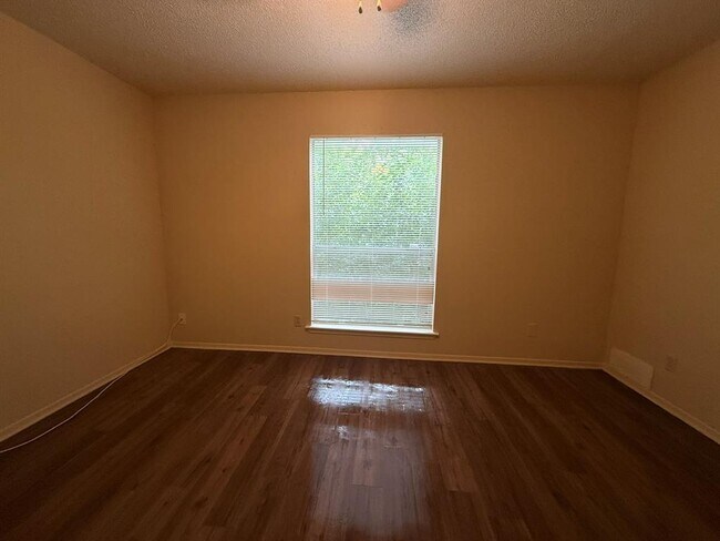Building Photo - 12812 Tomanet Trail