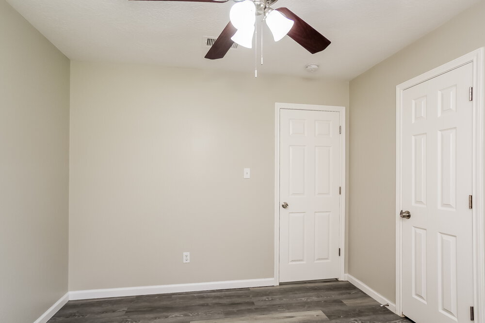 Building Photo - 1528 Glen Oaks Dr