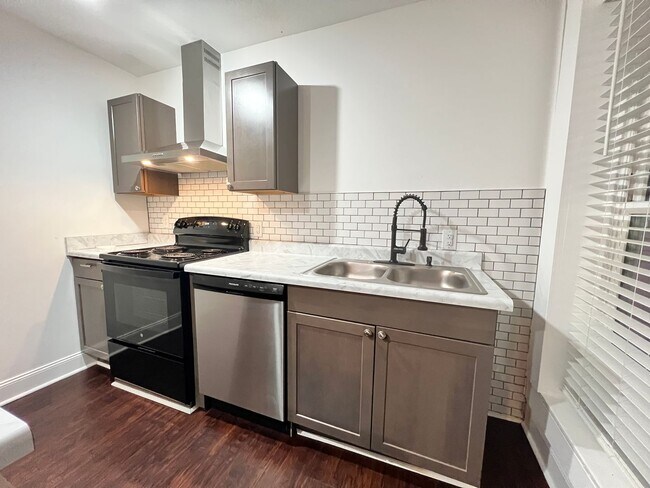 Building Photo - Newly renovated one bedroom available for ...