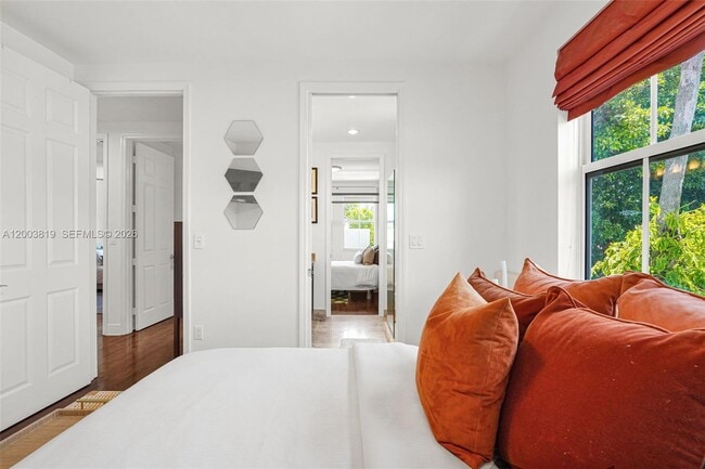 Building Photo - 2143 N Bay Rd