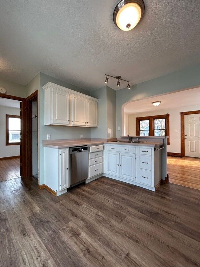 Building Photo - Beautiful 2 Bedroom 2 Bathroom House