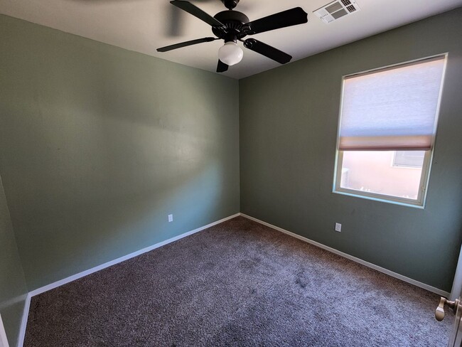 Building Photo - 5005 Kensington Way