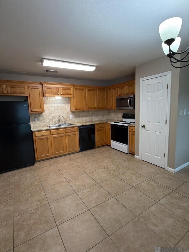 Building Photo - 10124 Nashville Ct