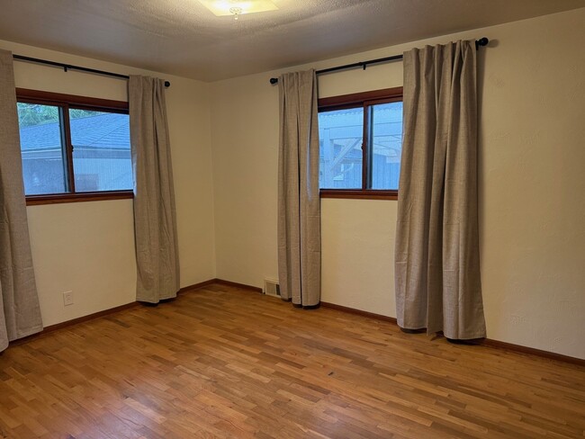 Building Photo - 2021 Taft Ave