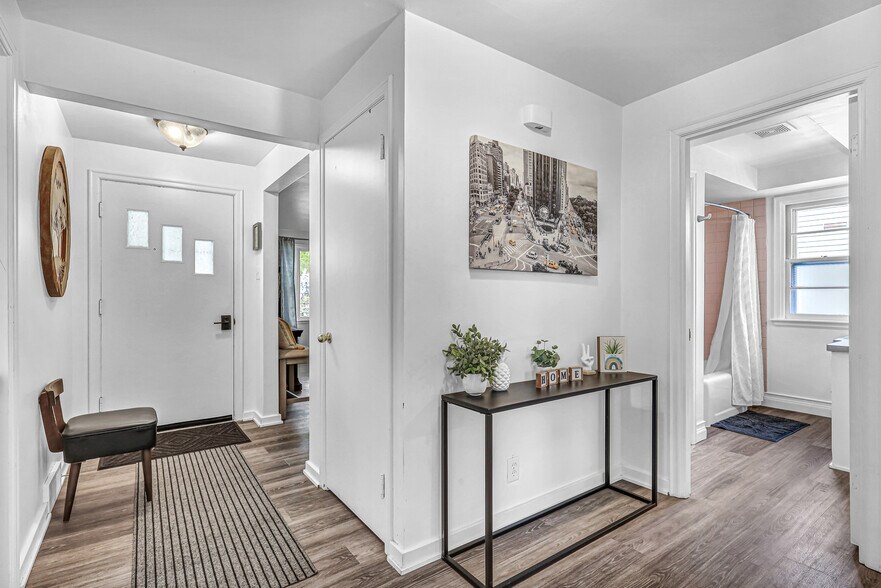 Building Photo - 709 N 27th St