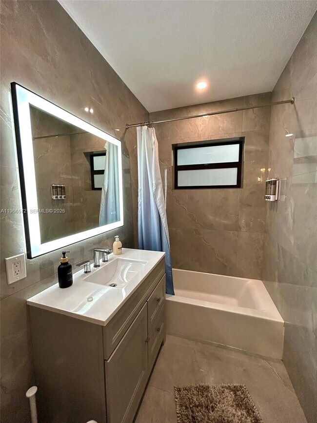 Building Photo - 2631 Roosevelt St