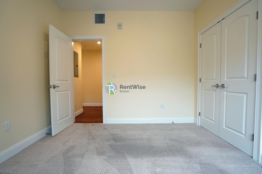 Building Photo - 315 Broadway