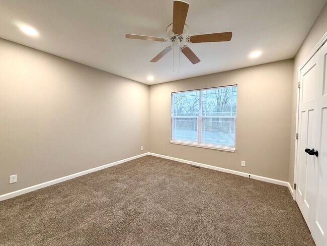 Building Photo - 511 Glenstone Springs Dr