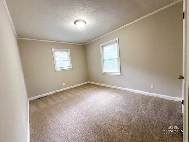 Building Photo - 4210 Welling Ave