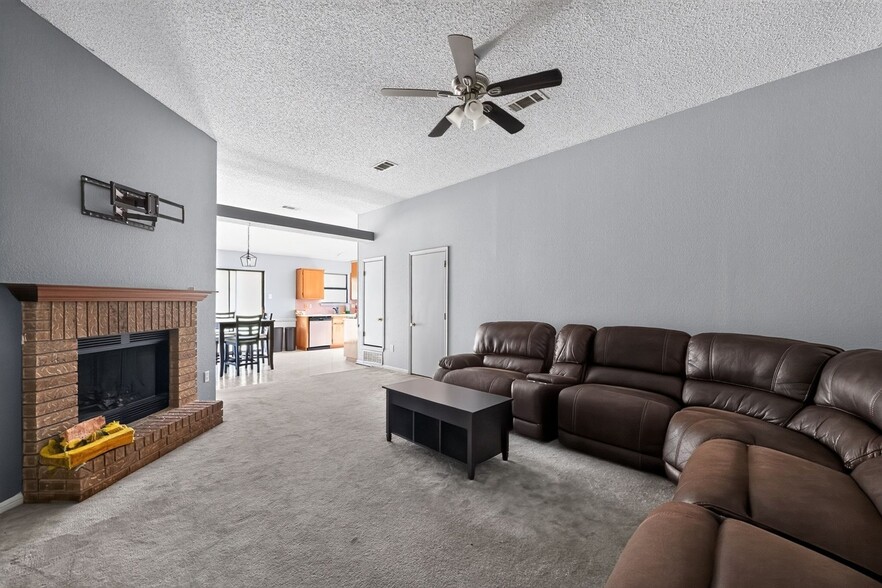 Building Photo - 105 Lariat Cir
