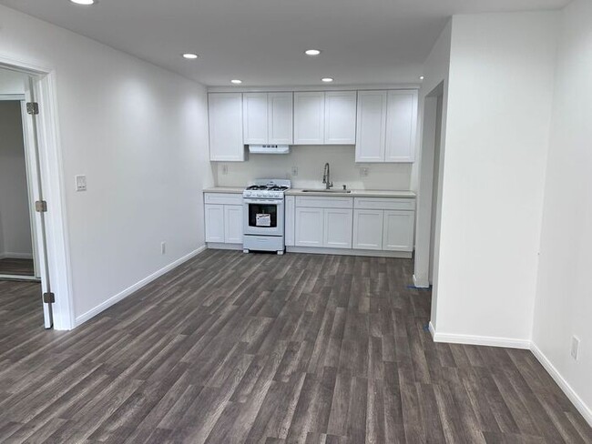 Primary Photo - Newly 1 bedroom unit for rent on Market St...