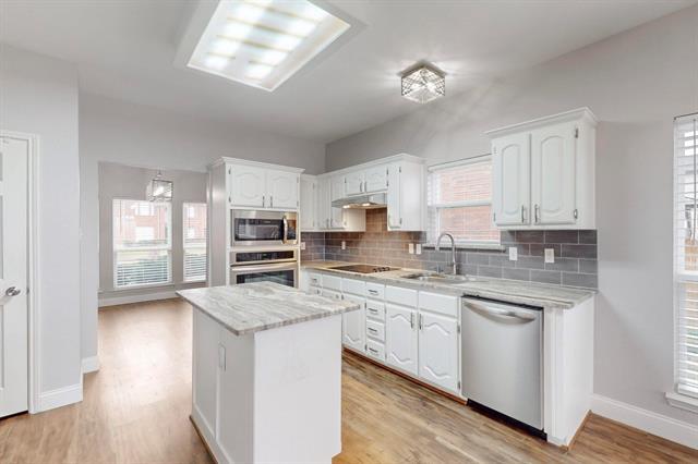 Building Photo - 3105 Cantura Dr