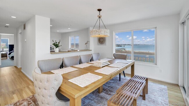 Building Photo - 552 Dune Rd