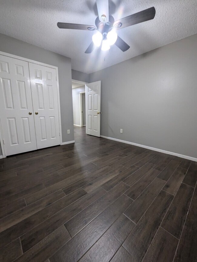 Building Photo - 827 Coral Tree Pl