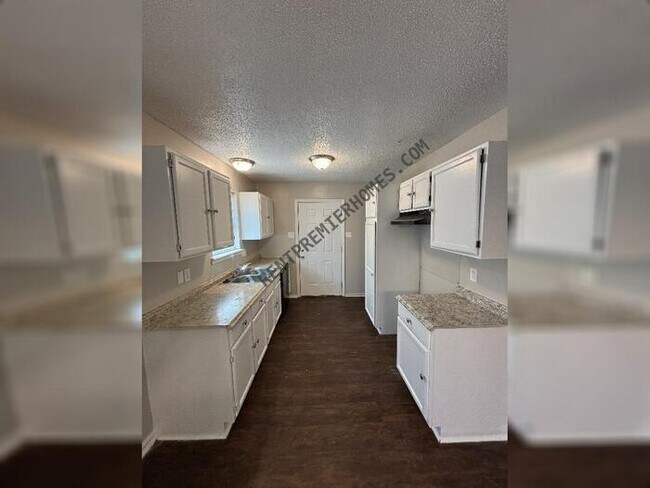 Building Photo - 27 Chalet St