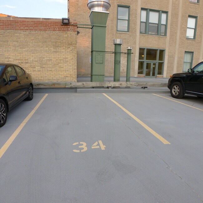 Building Photo - 807 Church St