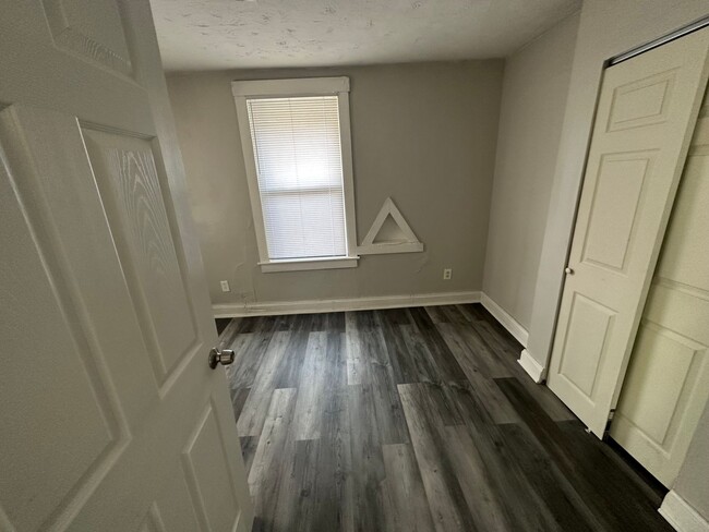 Building Photo - 6262 Simpson Ave