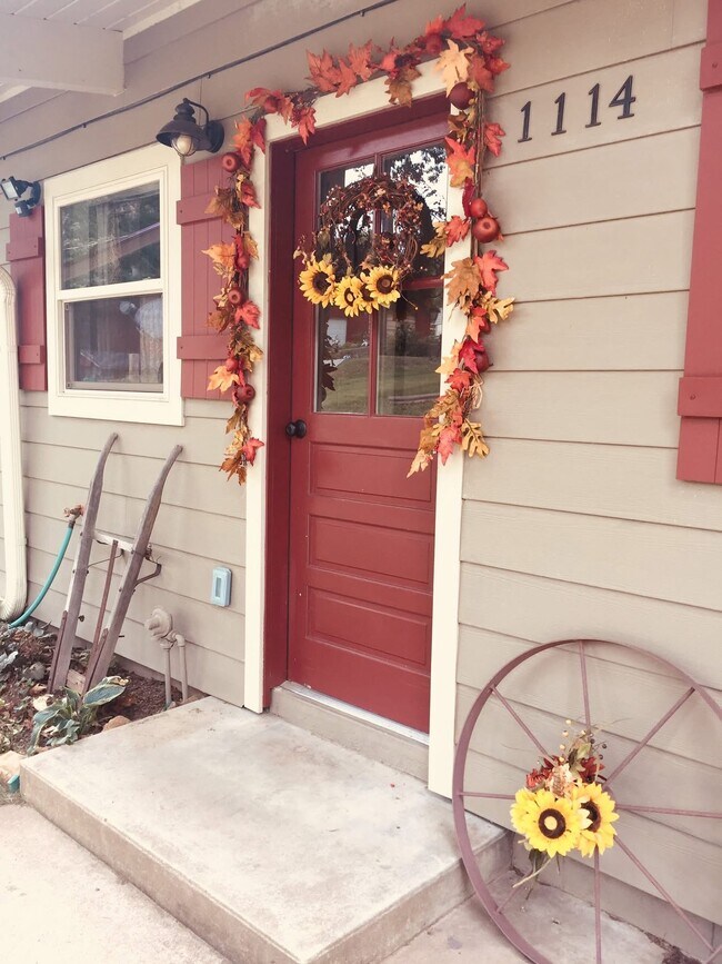 Building Photo - 1114 W 17th St