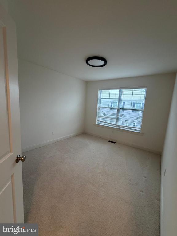 Building Photo - 105 Larrabee Wy