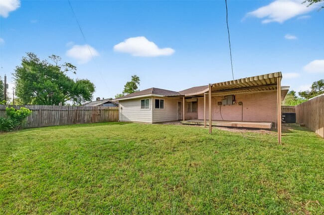 Building Photo - 15022 Chipman Ln.